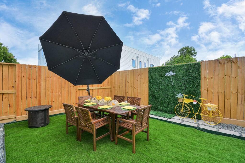 Blissful Getaway Home With Hot Tub & Backyard Near Downtown Houston Exteriér fotografie